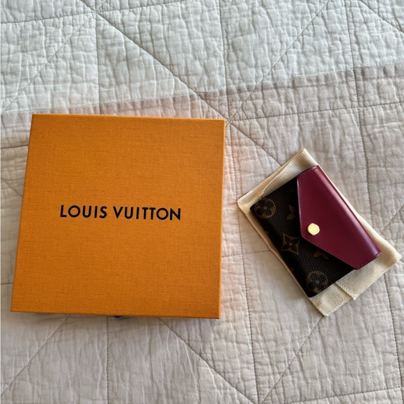 Authentic Louis Vuitton Wallet in Monogram / Fuchsia. - Picture 2 of 6